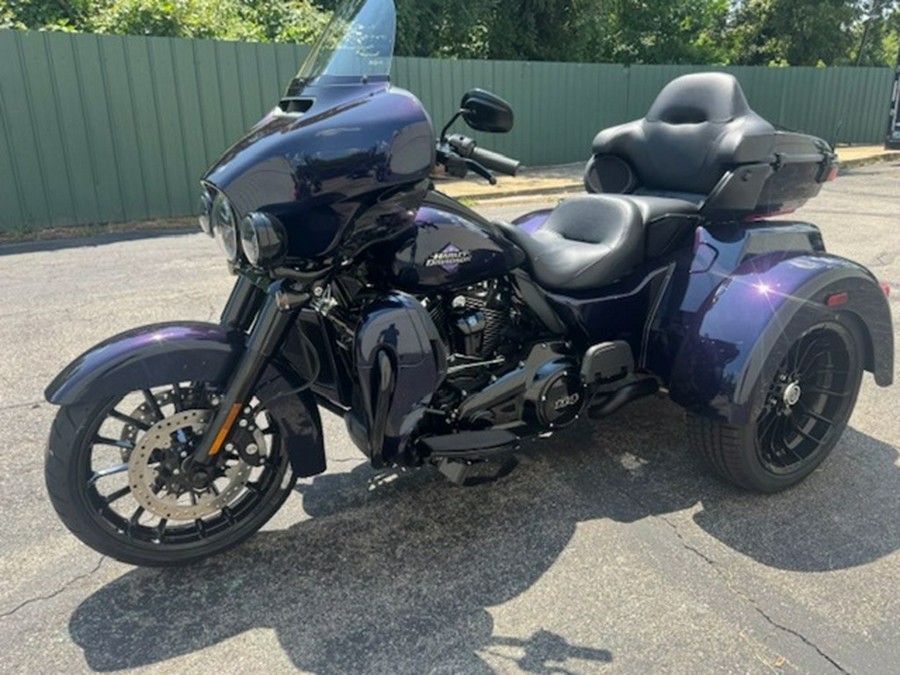 2025 Harley-Davidson FLHTCUTG - Tri Glide Ultra