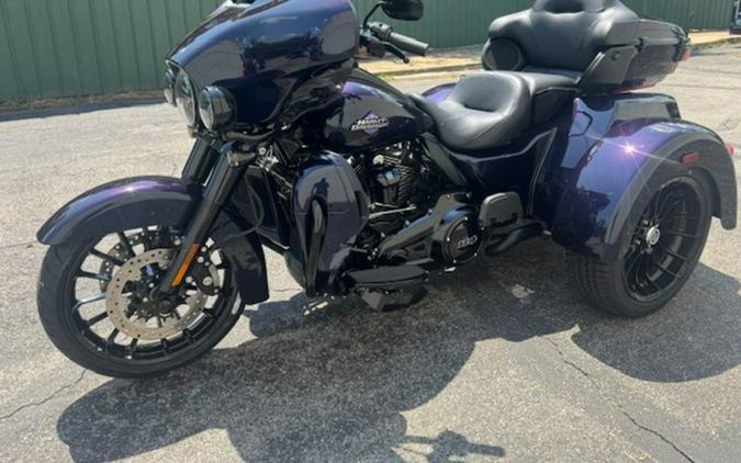 2025 Harley-Davidson FLHTCUTG - Tri Glide Ultra