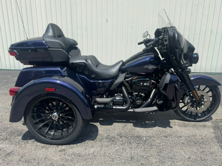 2025 Harley-Davidson FLHTCUTG - Tri Glide Ultra