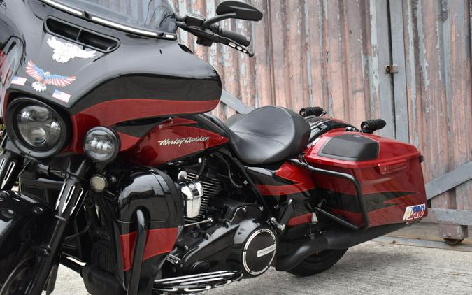2017 Harley-Davidson® CVO™ Street Glide® FLHXSE