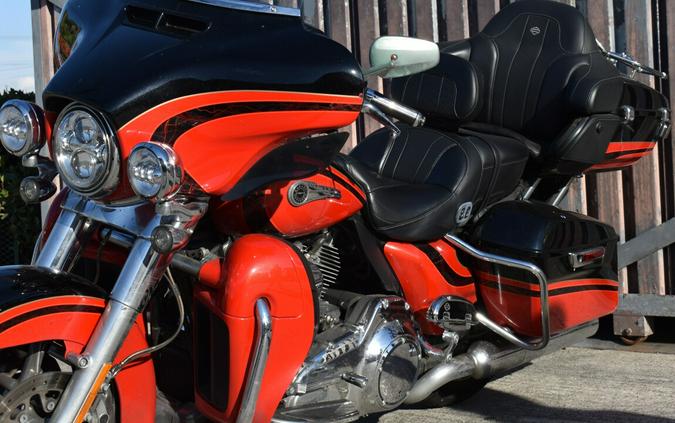 2017 Harley-Davidson® CVO™ Street Glide® FLHXSE