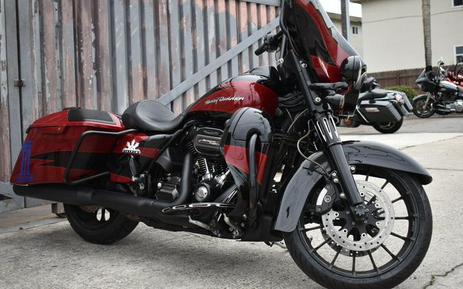 2017 Harley-Davidson® CVO™ Street Glide® FLHXSE