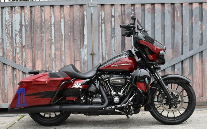 2017 Harley-Davidson® CVO™ Street Glide® FLHXSE