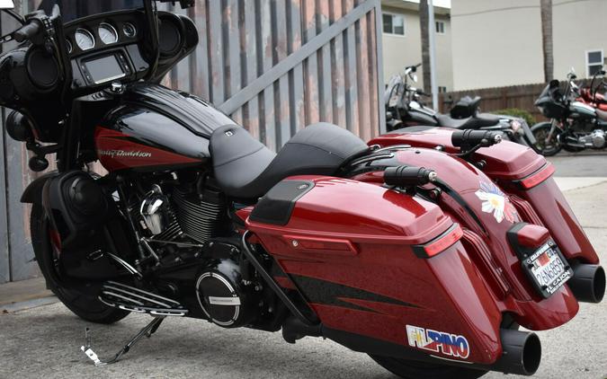 2017 Harley-Davidson® CVO™ Street Glide® FLHXSE