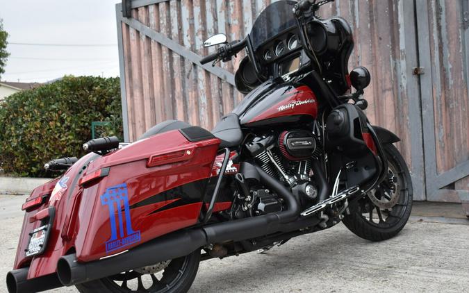 2017 Harley-Davidson® CVO™ Street Glide® FLHXSE