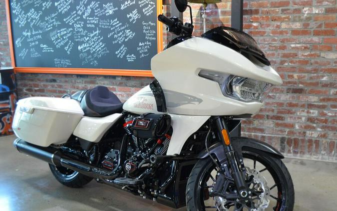 2024 Harley-Davidson CVO™ Road Glide® ST Golden White Pearl