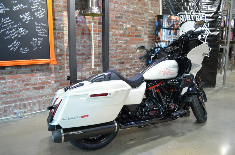 2024 Harley-Davidson CVO™ Road Glide® ST Golden White Pearl