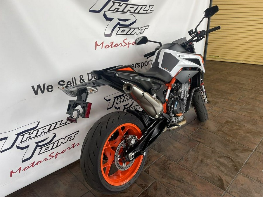 2021 KTM 890 Duke R