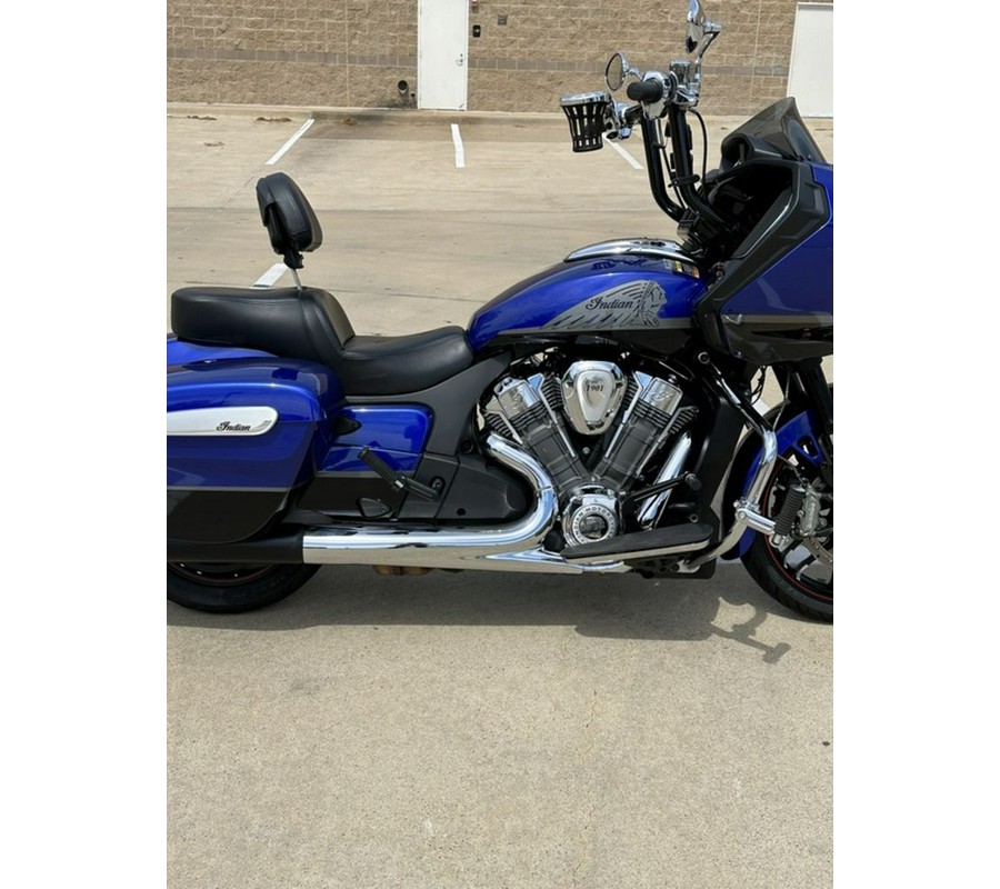 2022 Indian Motorcycle® Challenger® Limited Spirit Blue Metallic/Black Metallic