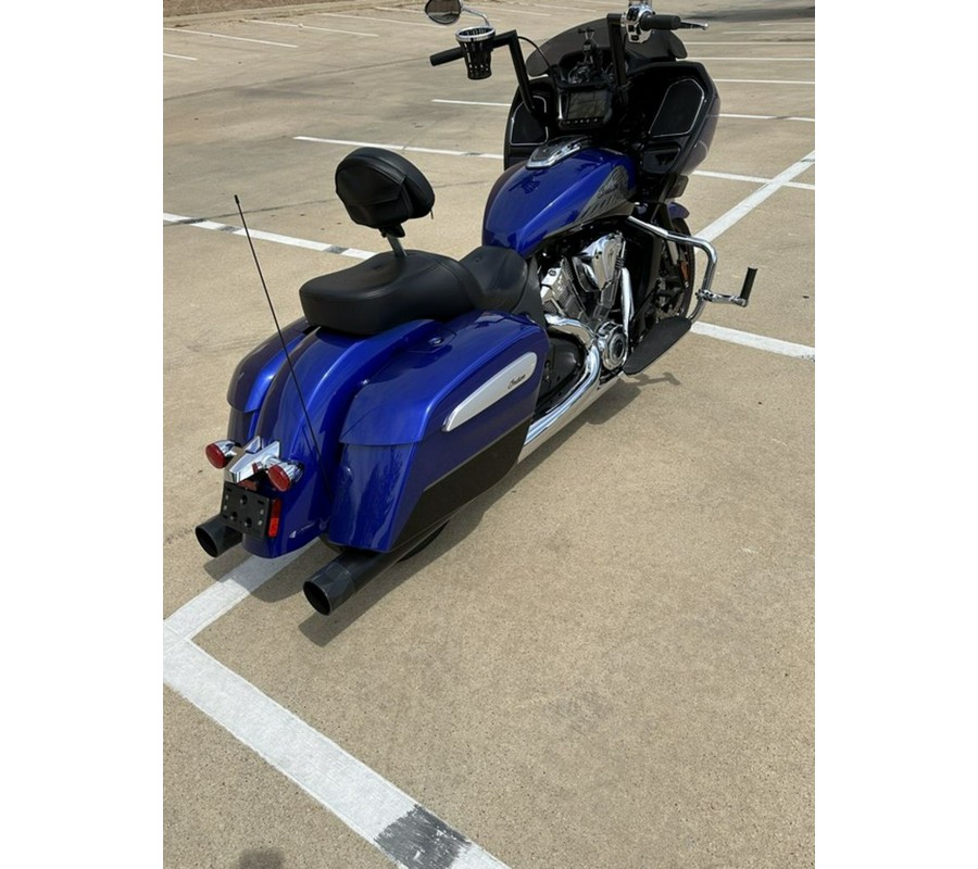 2022 Indian Motorcycle® Challenger® Limited Spirit Blue Metallic/Black Metallic