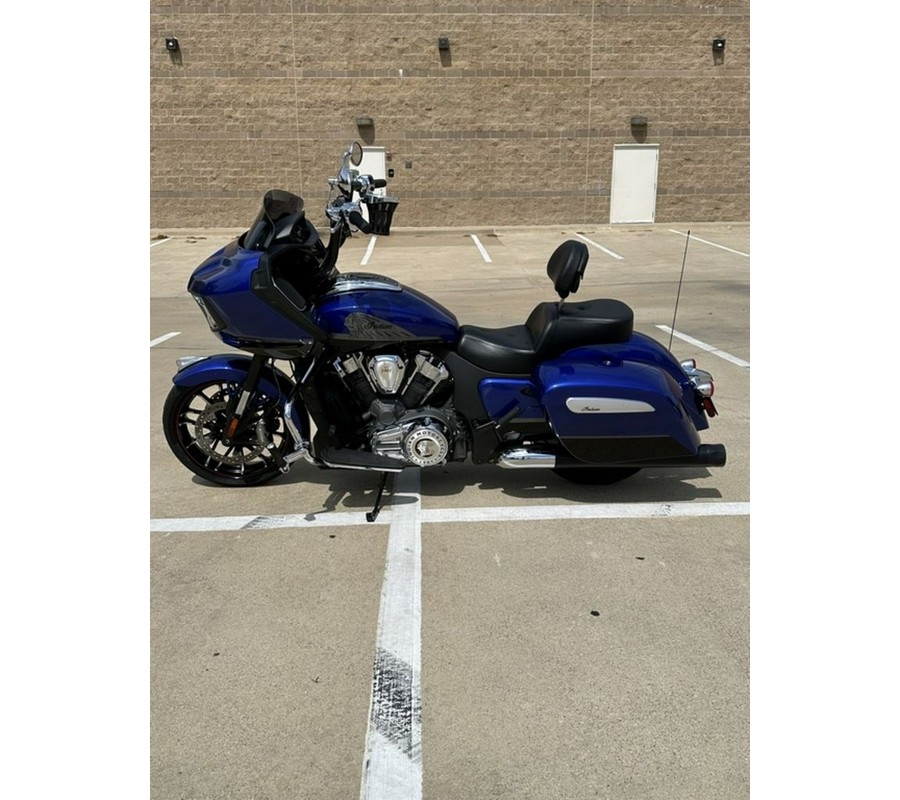 2022 Indian Motorcycle® Challenger® Limited Spirit Blue Metallic/Black Metallic