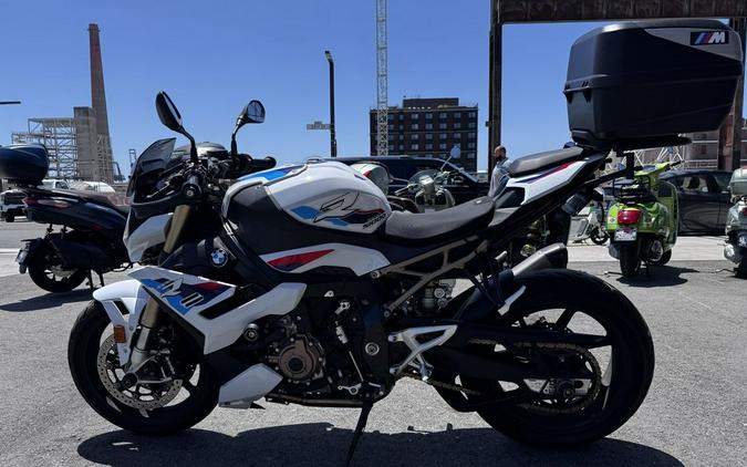 2022 BMW S1000