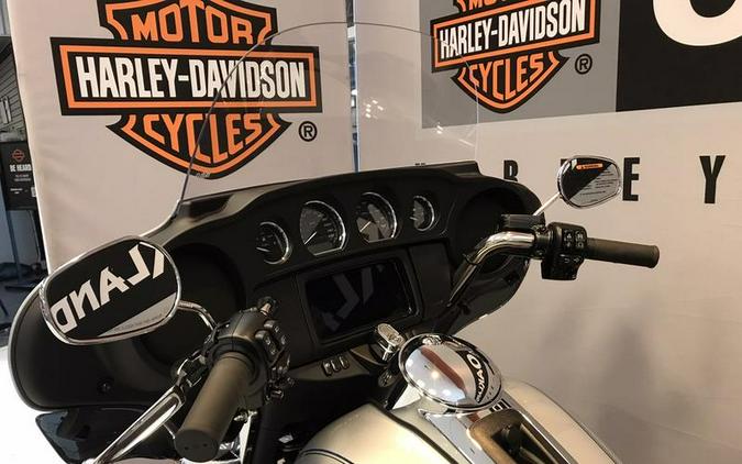 2023 Harley-Davidson® FLHTCUTG - Tri Glide® Ultra