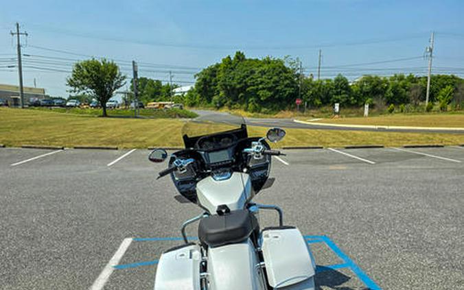 2024 Indian Motorcycle® Challenger® Limited with PowerBand Audio Package Ghost White Metallic