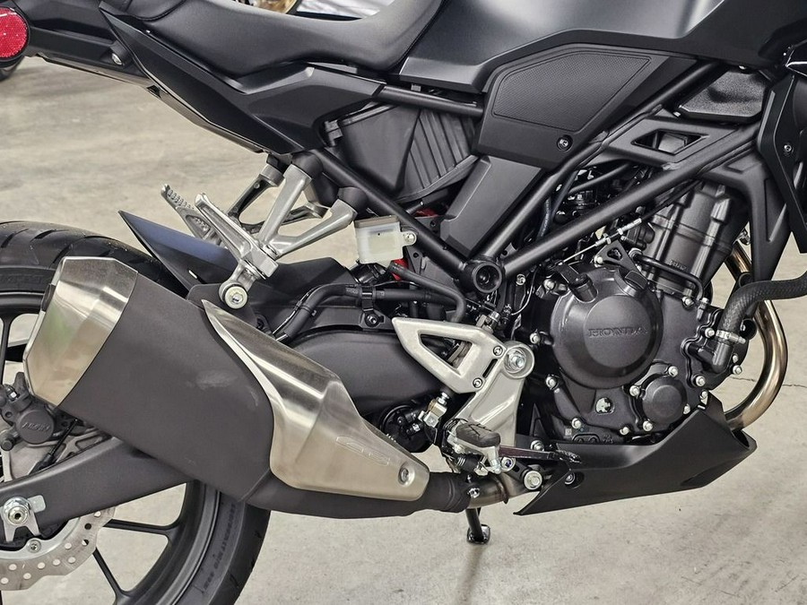 2025 Honda CB300R ABS