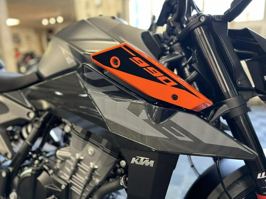 2024 KTM 990 Duke