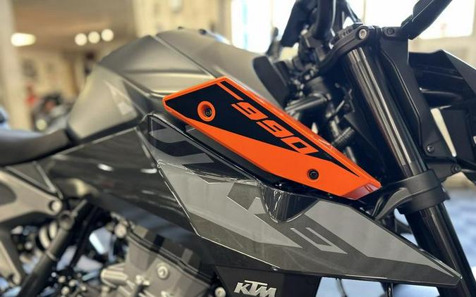 2024 KTM 990 Duke