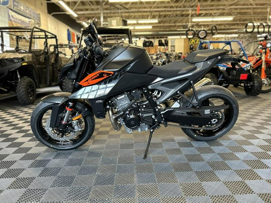 2024 KTM 990 Duke