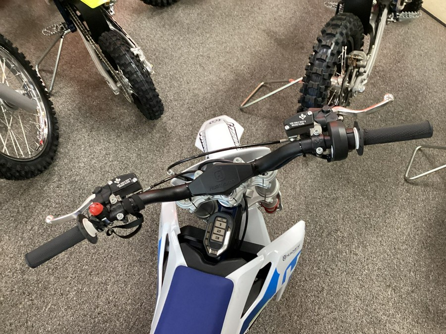 2023 Husqvarna Motorcycles EE 3