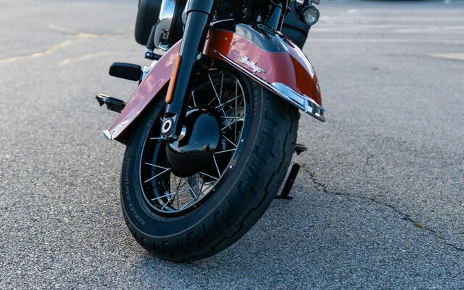 Harley-Davidson® Heritage Classic 2025 FLHC 0472830 WHISKY FIRE/BLK W/ PINSTRIP