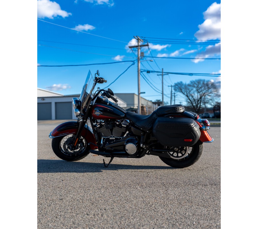Harley-Davidson® Heritage Classic 2025 FLHC 0472830 WHISKY FIRE/BLK W/ PINSTRIP