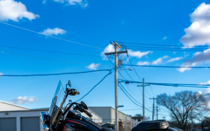 Harley-Davidson® Heritage Classic 2025 FLHC 0472830 WHISKY FIRE/BLK W/ PINSTRIP