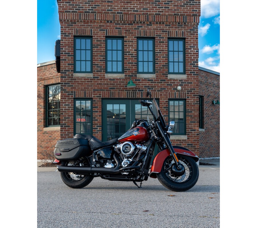 Harley-Davidson® Heritage Classic 2025 FLHC 0472830 WHISKY FIRE/BLK W/ PINSTRIP
