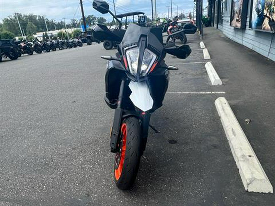 2024 KTM 890 SMT