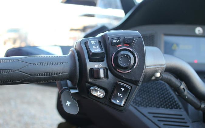 2023 Can-Am RT LTD 1330 SE6