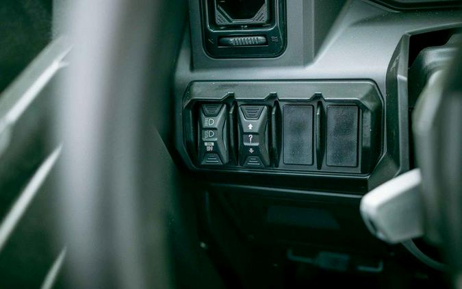 2026 Can-Am® Defender MAX XT CAB HD11