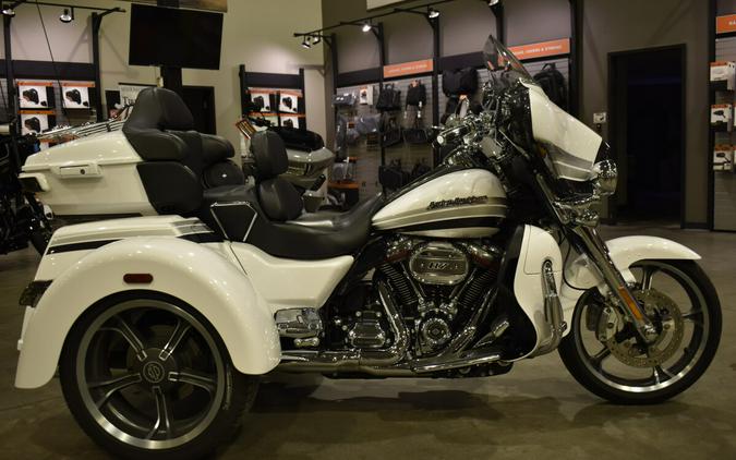 2020 Harley-Davidson CVO Tri Glide Blizzard White Pearl w/ Lightning Silver & Stormcloud