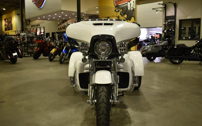 2020 Harley-Davidson CVO Tri Glide Blizzard White Pearl w/ Lightning Silver & Stormcloud