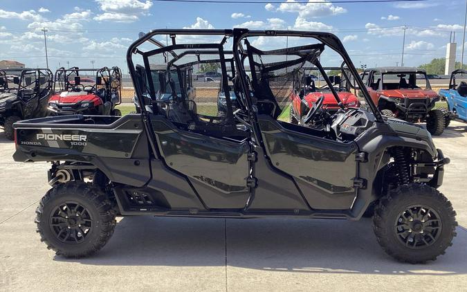 2025 Honda Pioneer 1000-6 Crew Deluxe