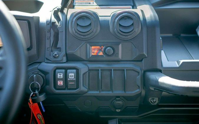 2026 Can-Am® Defender MAX DPS CAB HD10