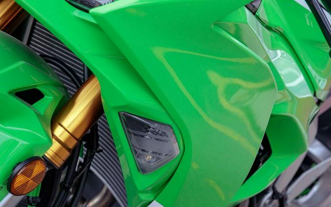 2024 Kawasaki Ninja® ZX™-6R 40th Anniversary Edition ABS