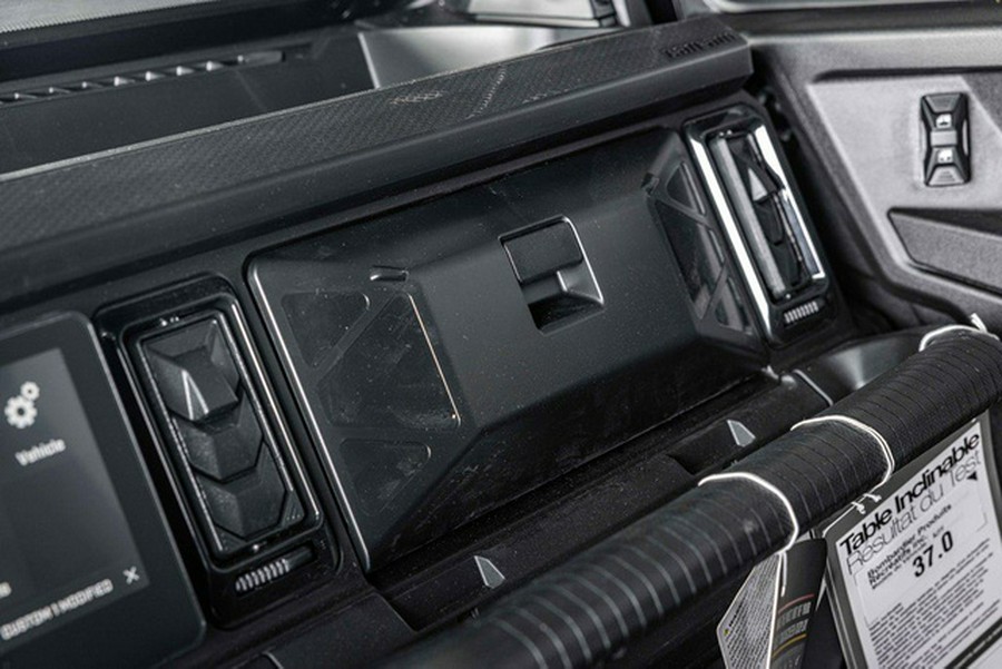 2026 Can-Am Defender Limited HD11