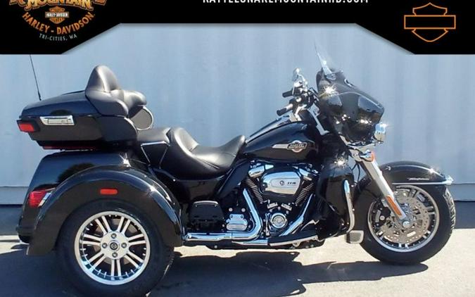 2023 Harley-Davidson® Tri Glide® Ultra Vivid Black