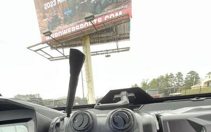 2022 Can-Am® Defender MAX Lone Star Cab HD10