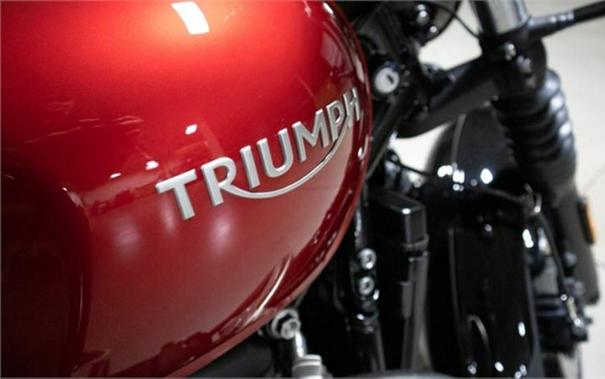 2023 Triumph Bonneville Bobber Red Hopper