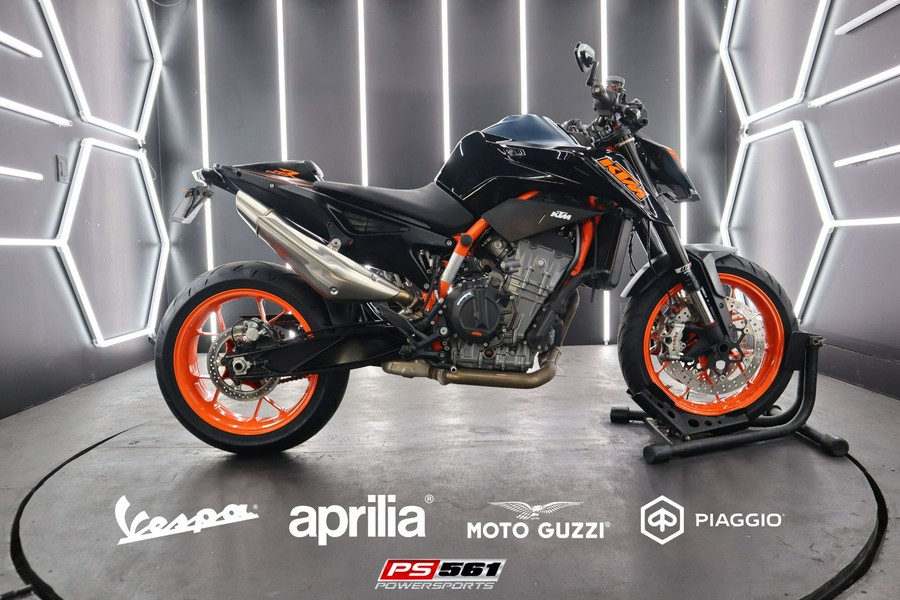 2022 KTM 890 Duke R