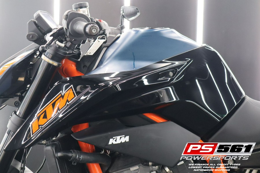 2022 KTM 890 Duke R