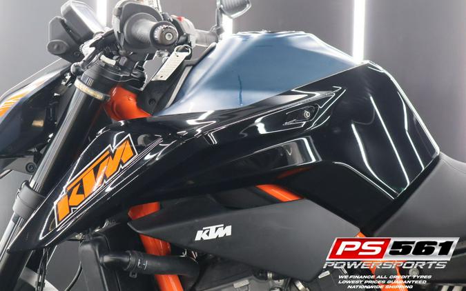 2022 KTM 890 Duke R