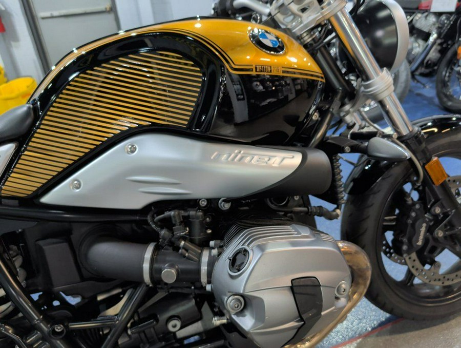 2019 BMW R nineT Pure Black Storm Metallic/Aurum