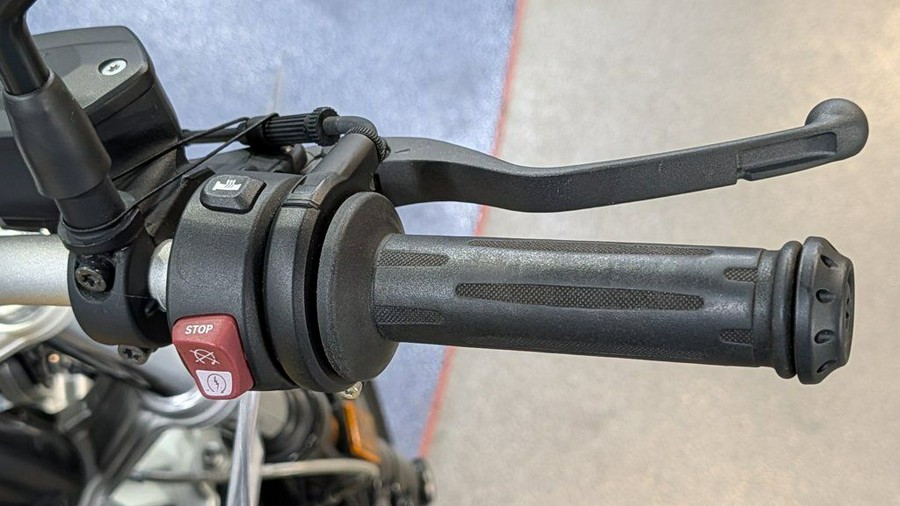 2019 BMW R nineT Pure Black Storm Metallic/Aurum