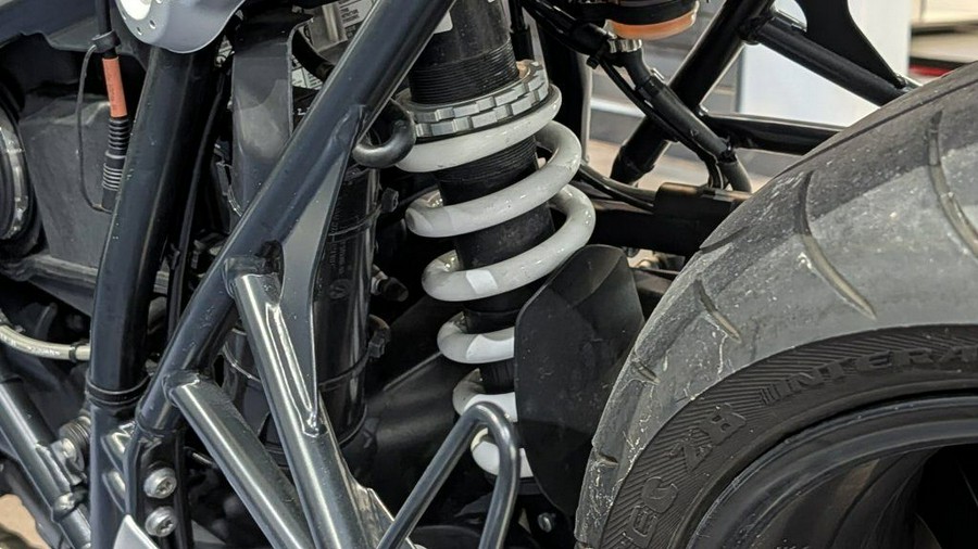 2019 BMW R nineT Pure Black Storm Metallic/Aurum