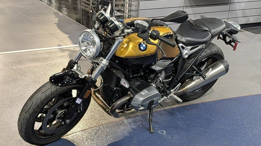 2019 BMW R nineT Pure Black Storm Metallic/Aurum