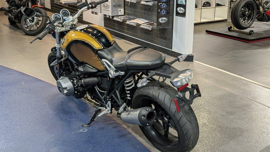2019 BMW R nineT Pure Black Storm Metallic/Aurum