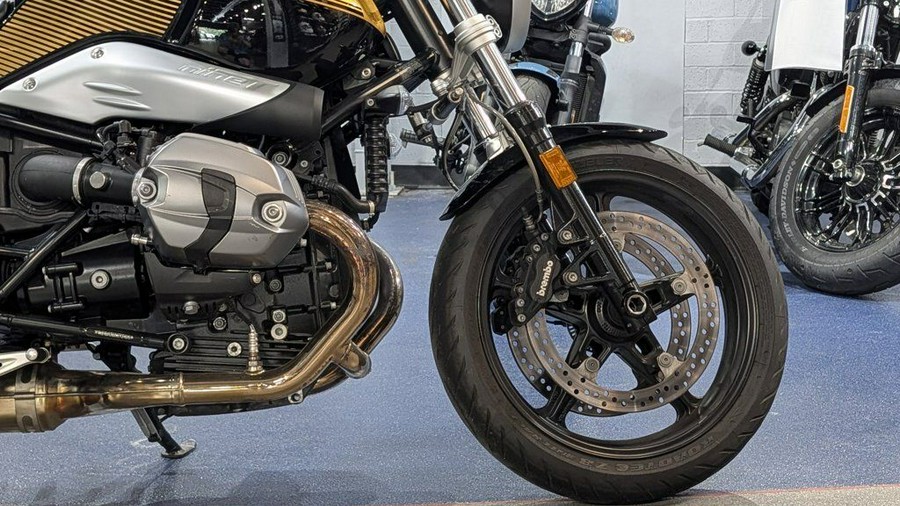 2019 BMW R nineT Pure Black Storm Metallic/Aurum