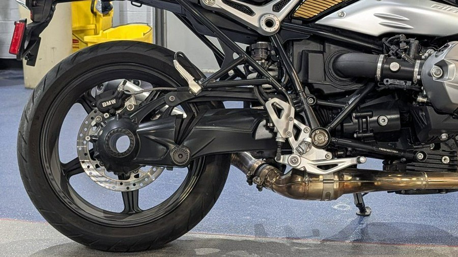 2019 BMW R nineT Pure Black Storm Metallic/Aurum