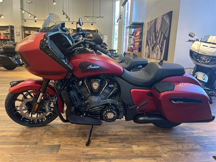 2024 Indian Motorcycle Challenger® Dark Horse® with PowerBand Audio Package